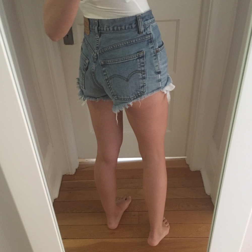 Levi Cutoff High Rise Shorts - Picture 6 of 8